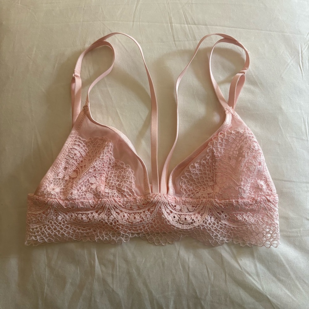 Light pink Victoria’s Secret lace bralette, size extra Small
